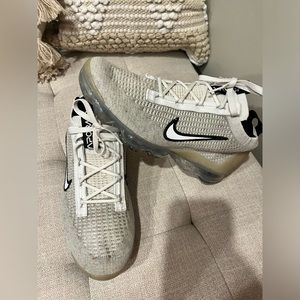 Nike Air VaporMax Flyknit Size Womens 8